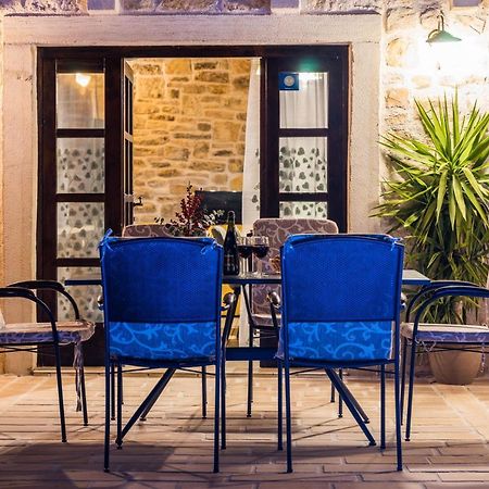 Holiday Home Sandra Sukosan Bagian luar foto