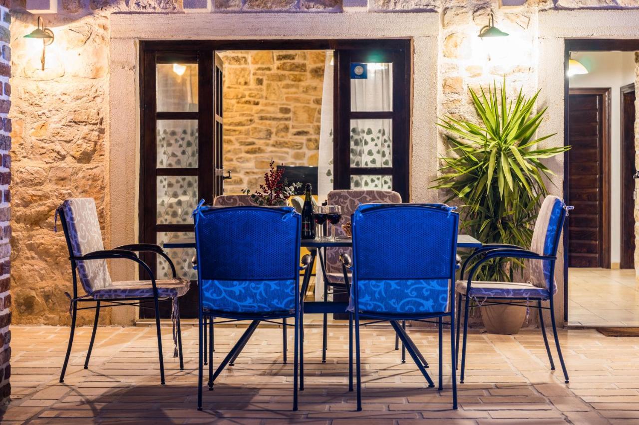 Holiday Home Sandra Sukosan Bagian luar foto