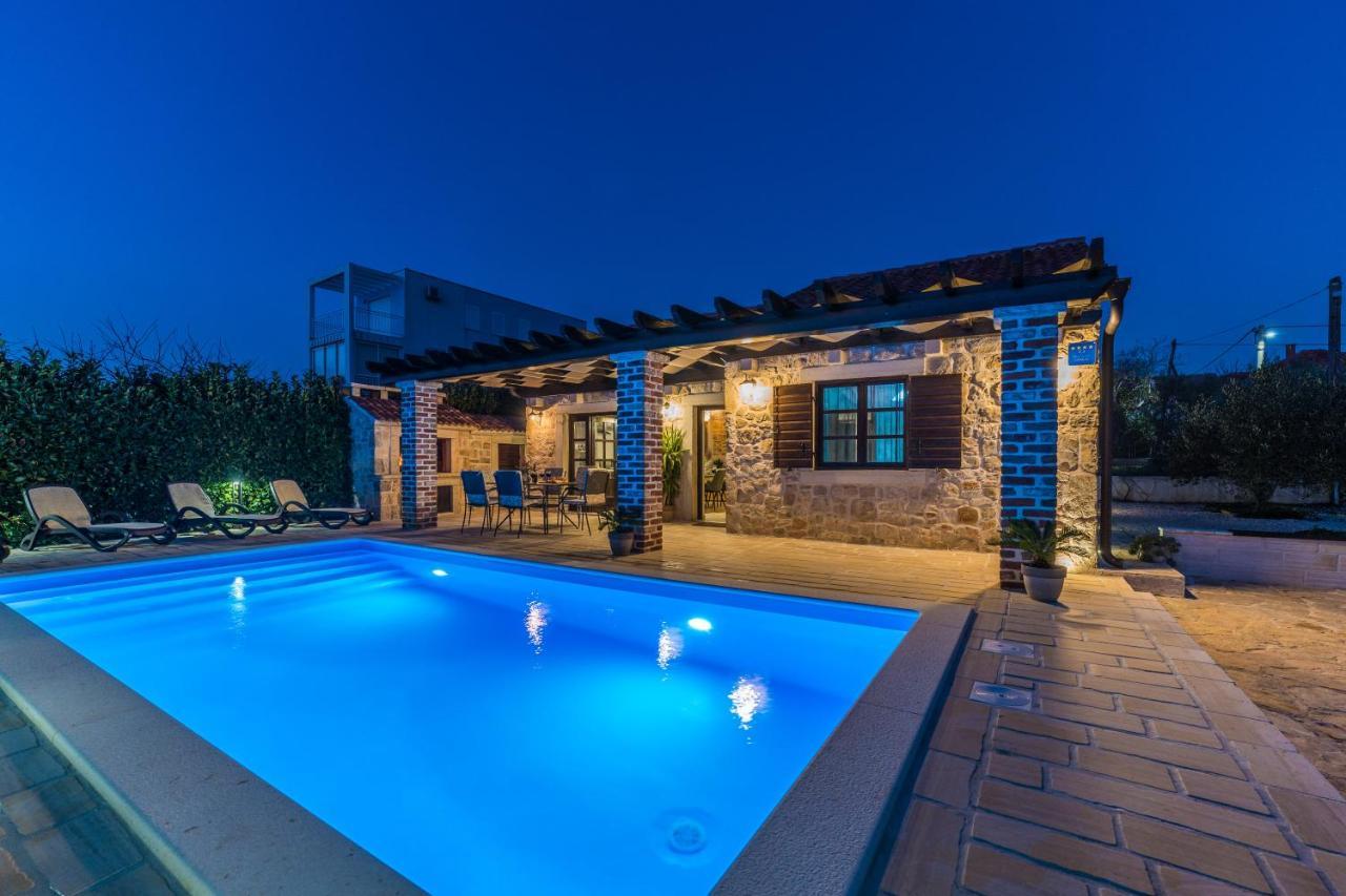 Holiday Home Sandra Sukosan Bagian luar foto