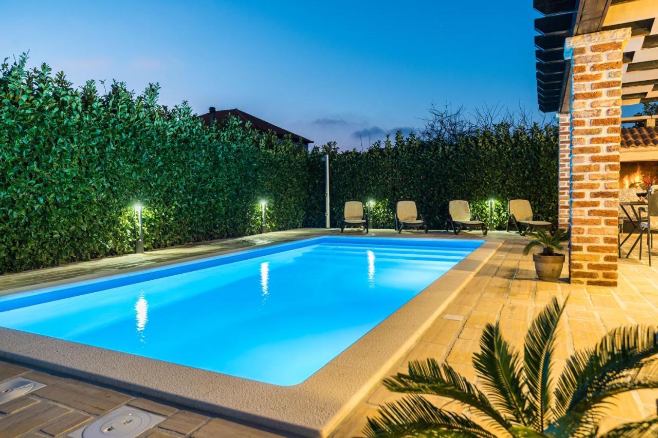 Holiday Home Sandra Sukosan Bagian luar foto