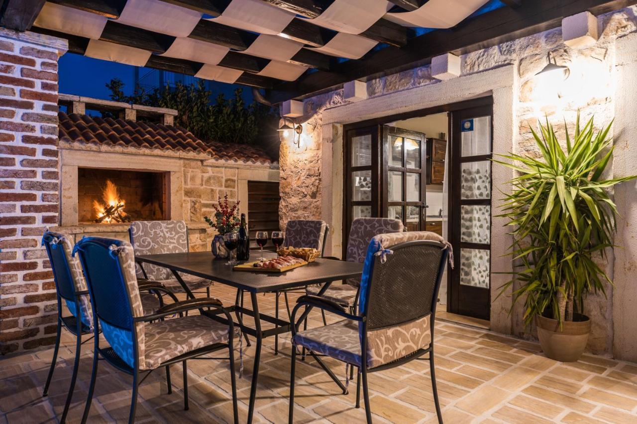 Holiday Home Sandra Sukosan Bagian luar foto