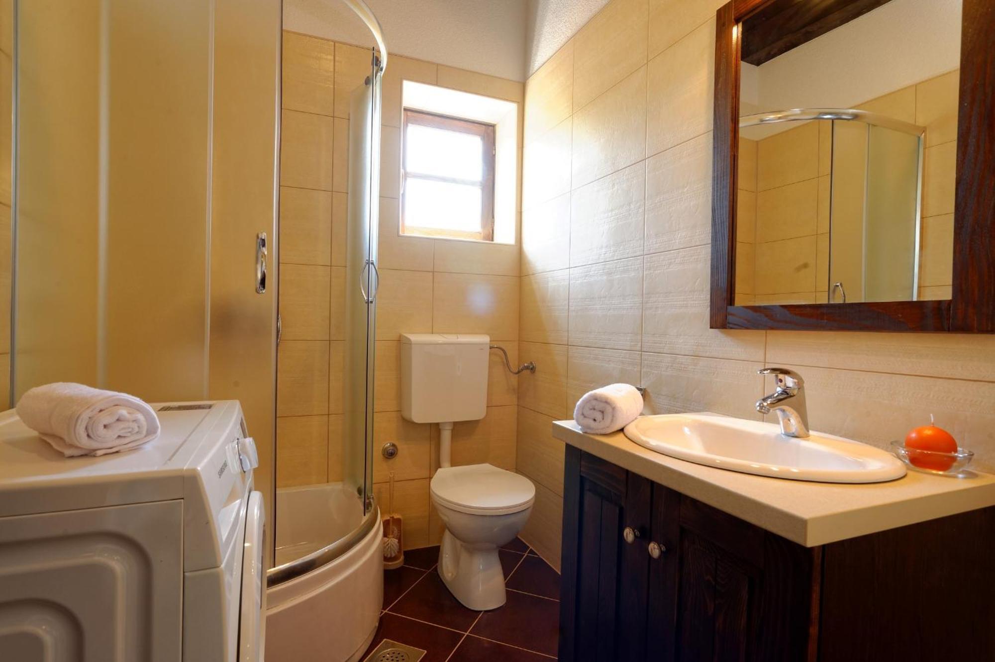 Holiday Home Sandra Sukosan Bagian luar foto